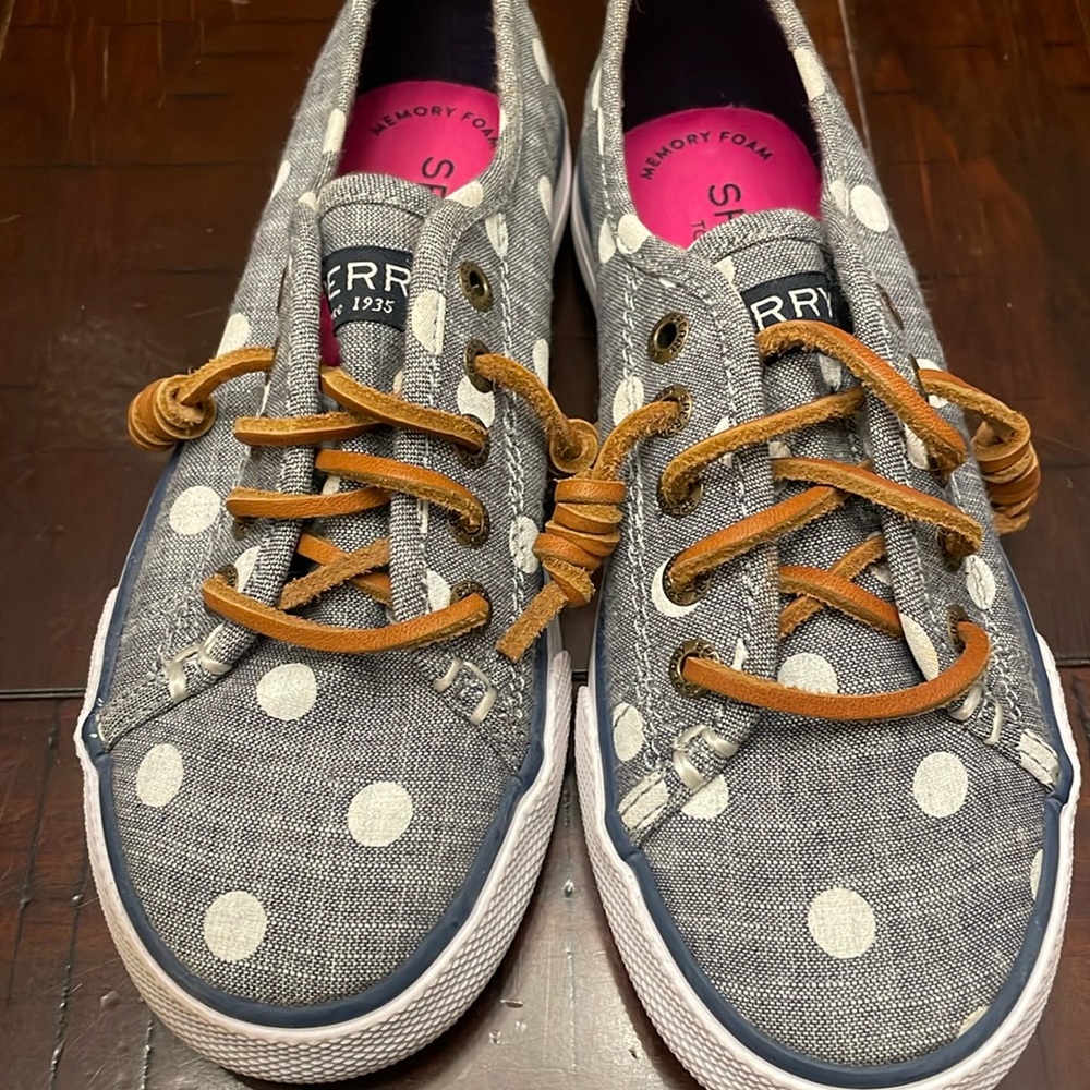 Girls Sperry’s. Grey and white shoes